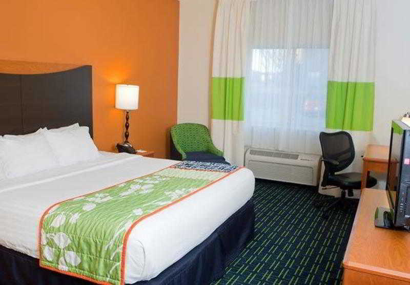 Fairfield Inn & Suites By Marriott Шампейн Номер фото